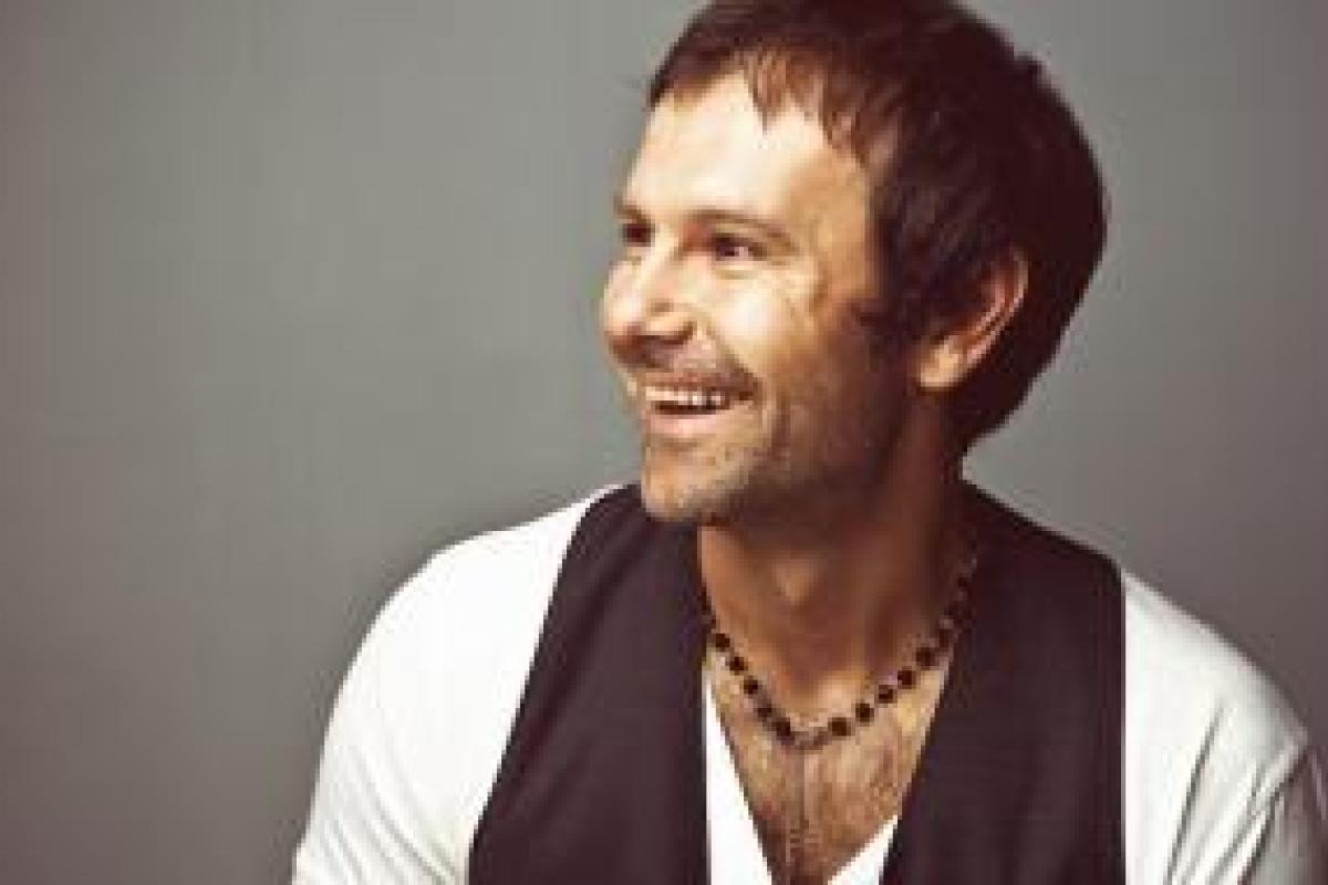 Вакарчук в Нью-Йорке спел песню, посвященную украинским воинам