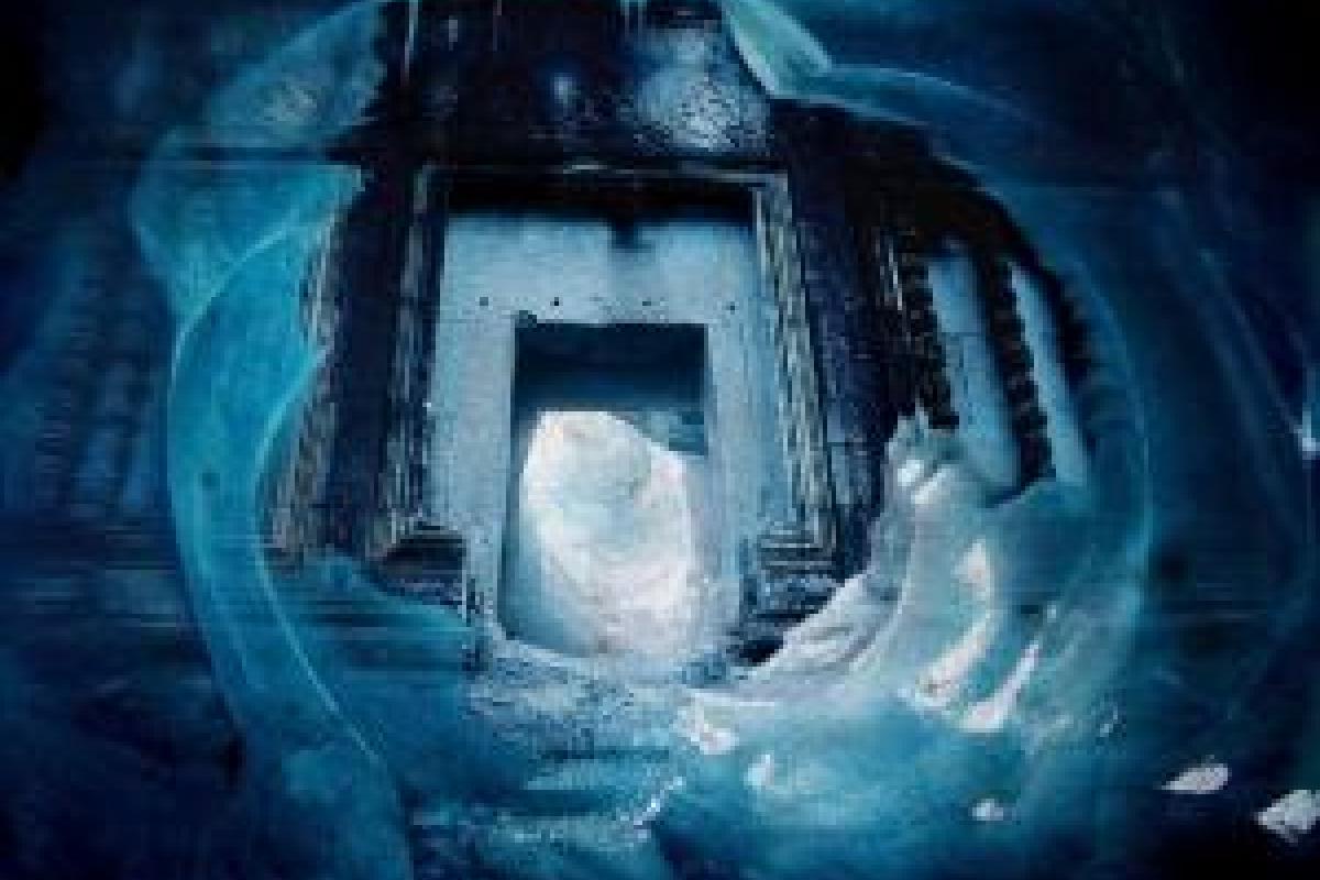 Американец показал на видео огромную базу пришельцев в Антарктиде