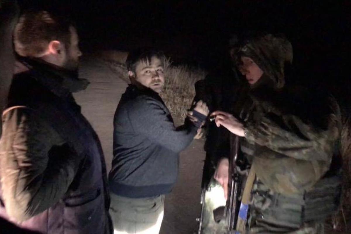 Журналист заявил, что нардеп Парасюк избил и ограбил его на Донбассе в присутствии полиции