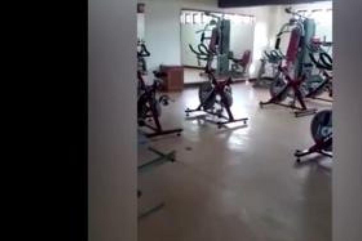 Призрак пришел позаниматься в мексиканский спортзал: очевидцы были шокированы Призрак пришел позаниматься в мексиканский спортзал: очевидцы были шокированы