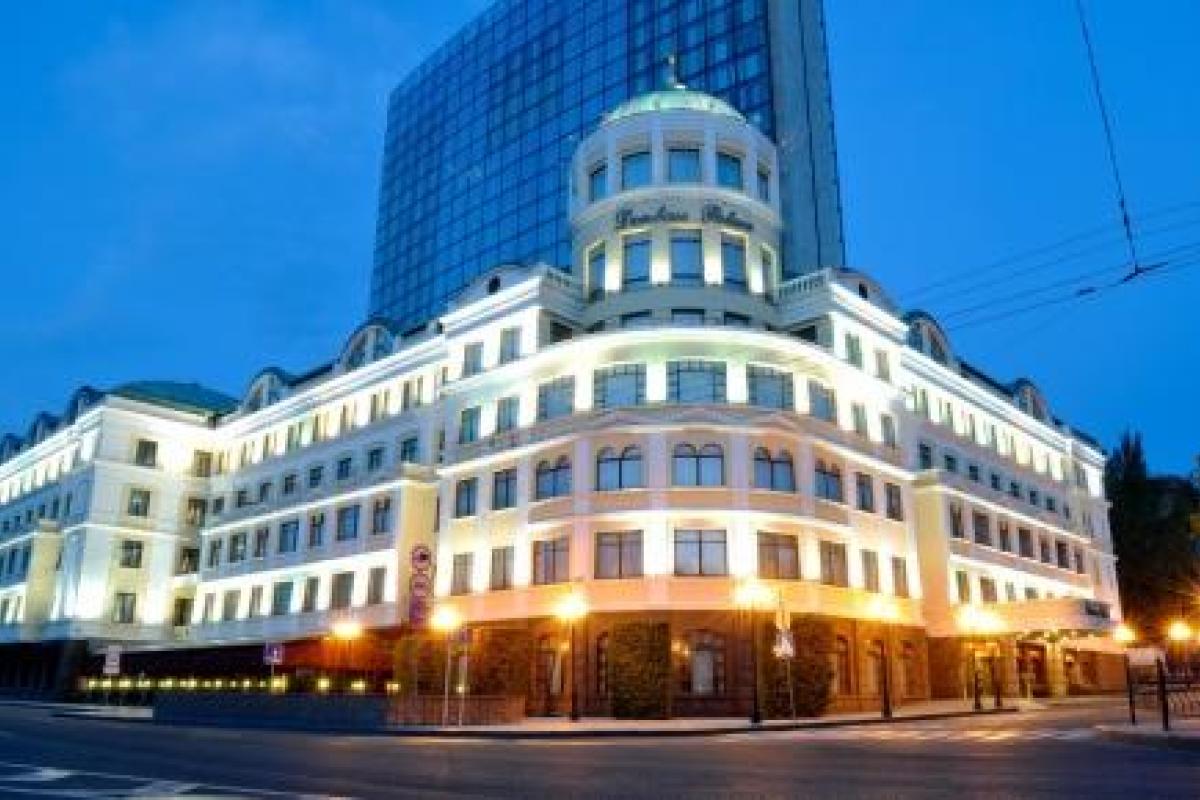 Боевики "отжали" отели Ахметова в Донецке, где жили члены ОБСЕ и ООН Боевики "отжали" отели Ахметова в Донецке, где жили члены ОБСЕ и ООН