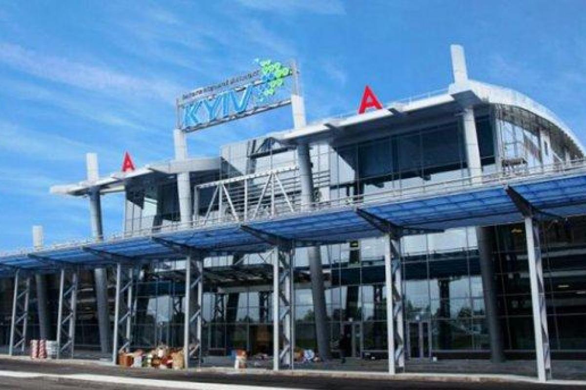 Столичный аэропорт "Жуляны" временно прекратит работу Столичный аэропорт "Жуляны" временно прекратит работу