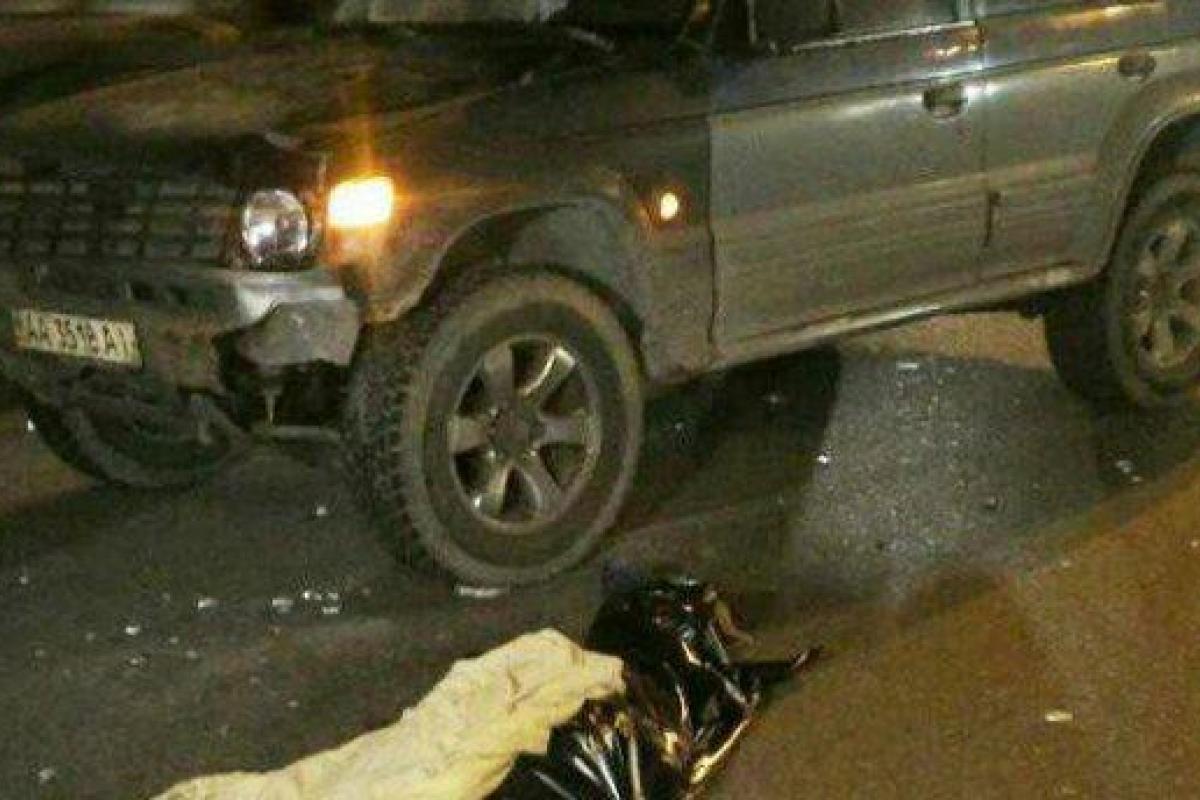 В Киеве под колесами внедорожника погибла девушка В Киеве под колесами внедорожника погибла девушка
