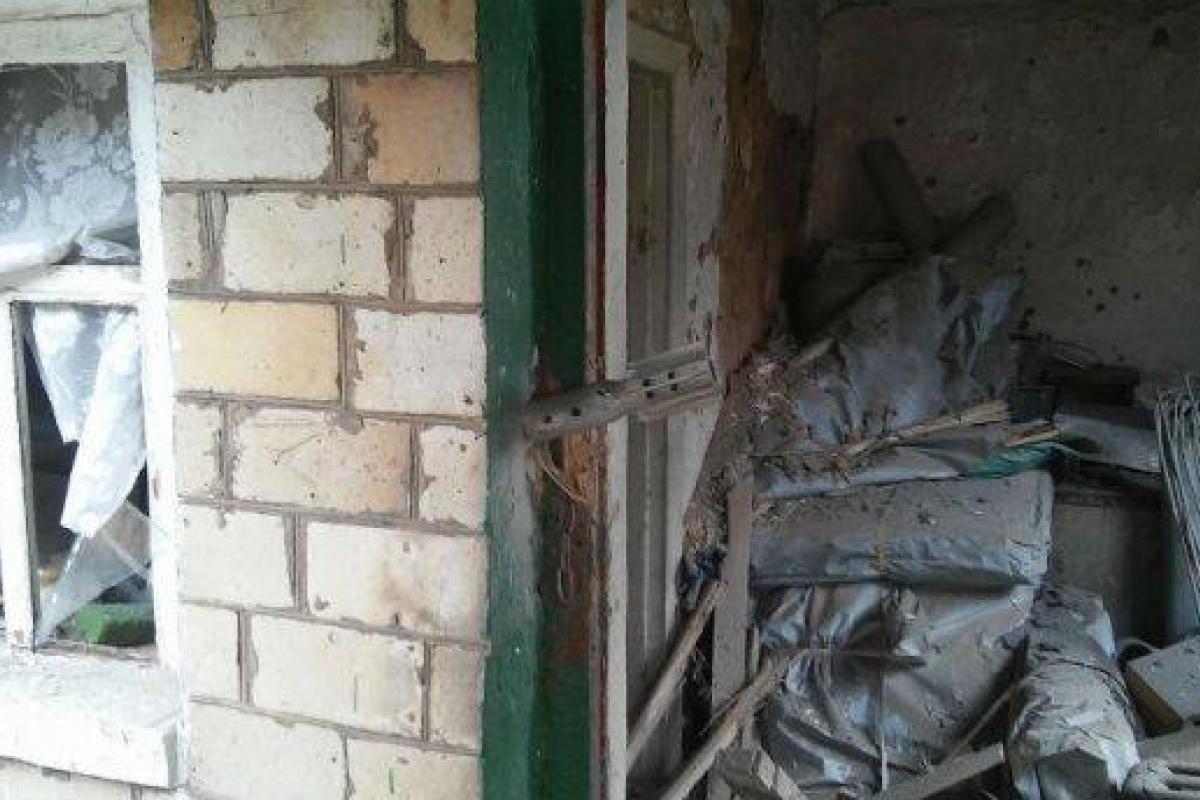 Под Горловкой боевики цинично обстреляли центр выдачи гуманитарной помощи