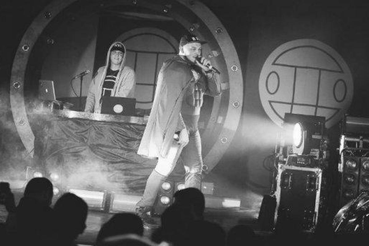 Российские знаменитости устроили давку на концерте украинской группы Российские знаменитости устроили давку на концерте украинской группы