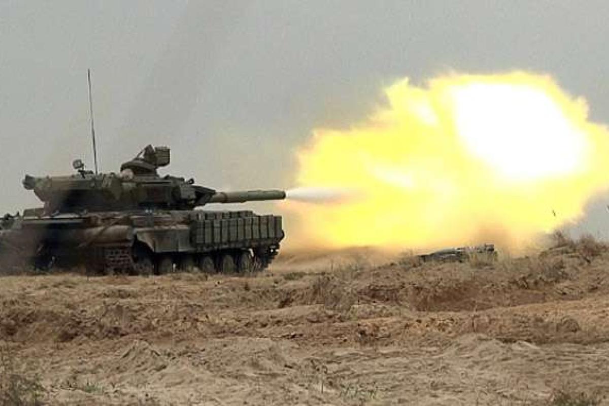 Боевики "ДНР" обстреляли из танков поселок Водяное