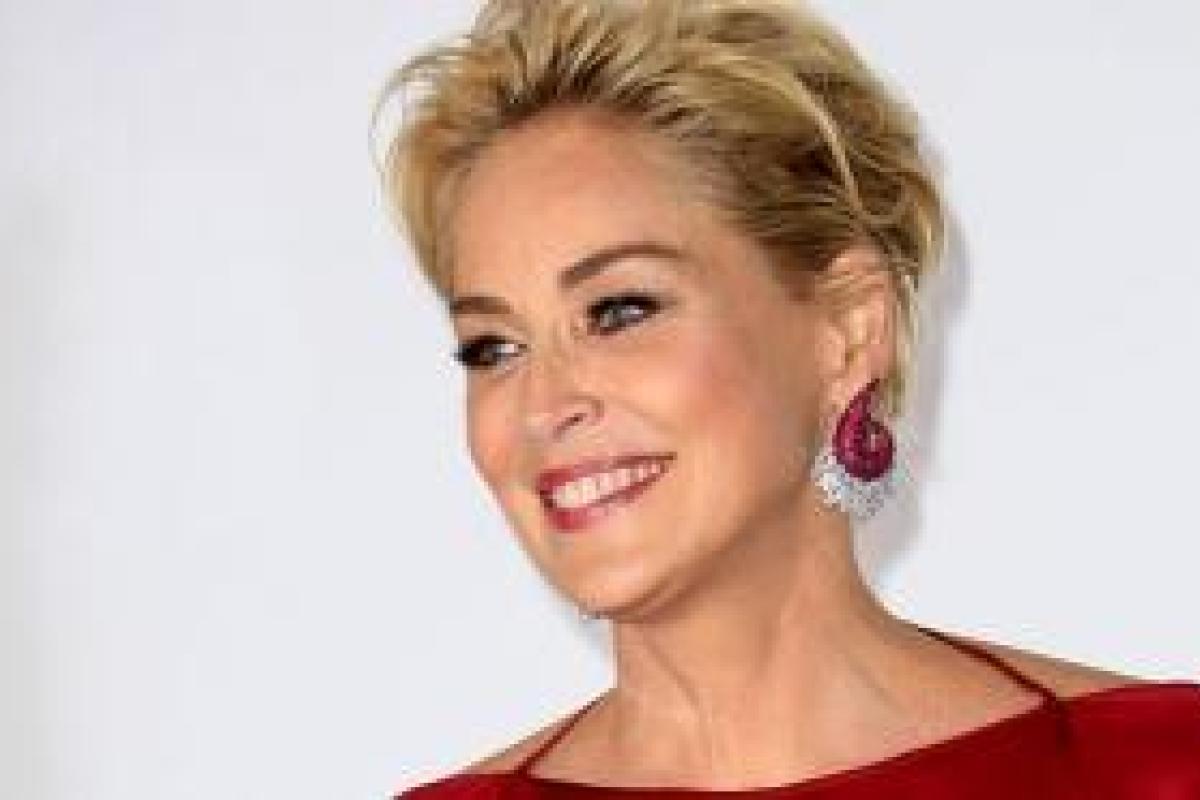 59-летняя Шерон Стоун появилась на публике без нижнего белья 59-летняя Шерон Стоун появилась на публике без нижнего белья