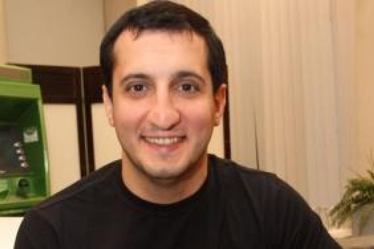 Звезда сериала "Универ" впервые показал подросшую дочь Звезда сериала "Универ" впервые показал подросшую дочь