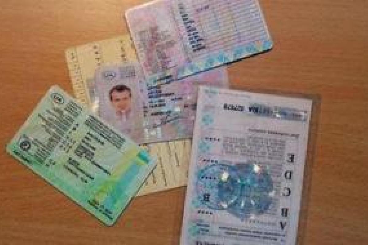 В Крыму будут штрафовать владельцев украинских водительских удостоверений В Крыму будут штрафовать владельцев украинских водительских удостоверений