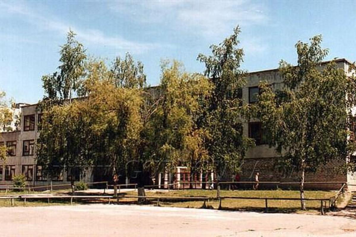 Подрядчики из России угробили школу в Горловке: крыша течет, актовый зал затоплен водой