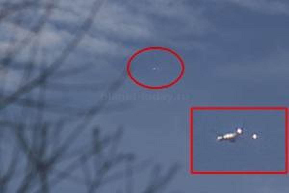 В Швеции за истребителем гонялись два корабля инопланетян, появились кадры В Швеции за истребителем гонялись два корабля инопланетян, появились кадры