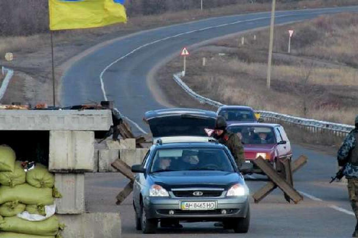 Украина прекратила транспортное сообщение с оккупированным боевиками Донбассом Украина прекратила транспортное сообщение с оккупированным боевиками Донбассом