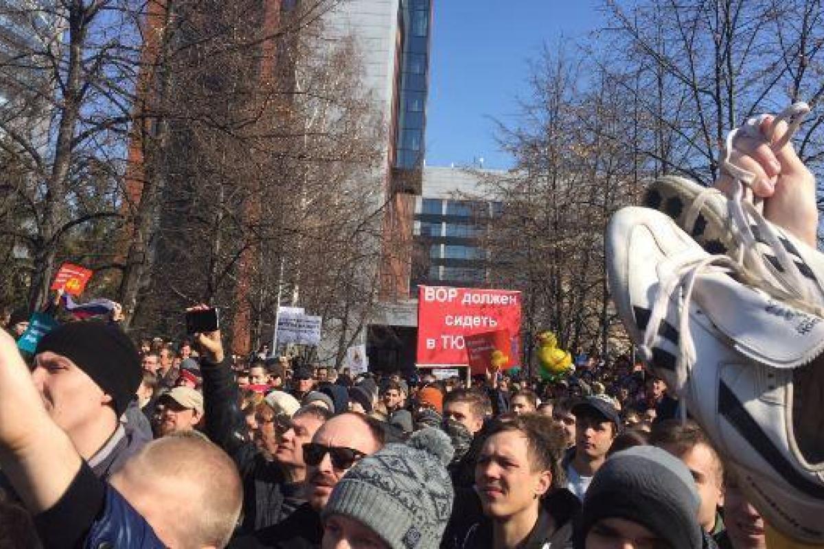 В Новосибирске более 4 тысяч человек вышли на митинг против коррупционера Медведева