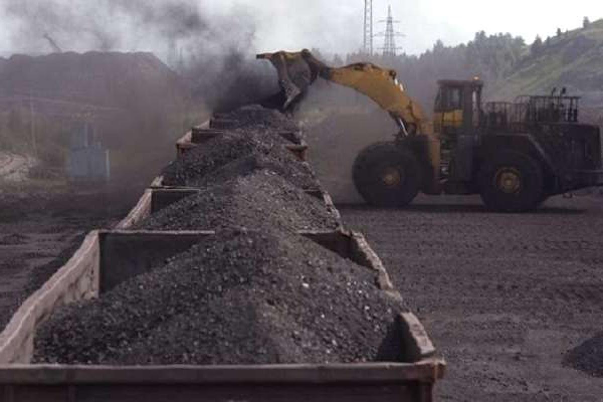 В "ДНР" главарь боевиков Захарченко похвастался отправкой первой партии угля в Россию В "ДНР" главарь боевиков Захарченко похвастался отправкой первой партии угля в Россию