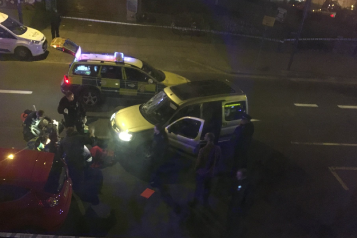 ДТП в Лондоне: автомобиль въехал в толпу людей, есть пострадавшие ДТП в Лондоне: автомобиль въехал в толпу людей, есть пострадавшие