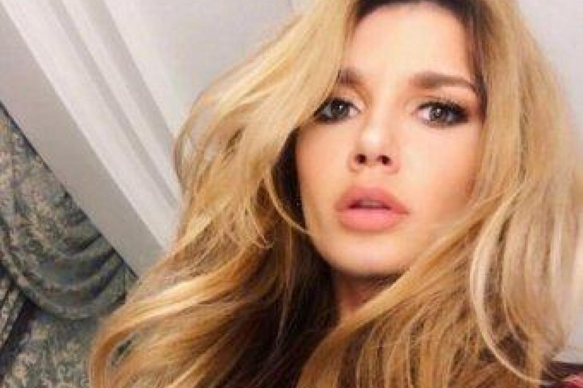 Солистка "ВИА Гры" полностью разделась: поклонники в восторге Солистка "ВИА Гры" полностью разделась: поклонники в восторге