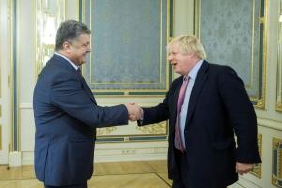 Президента Украины пригласили в Лондон: МИД Британии готовит пышную встречу Порошенко Президента Украины пригласили в Лондон: МИД Британии готовит пышную встречу Порошенко