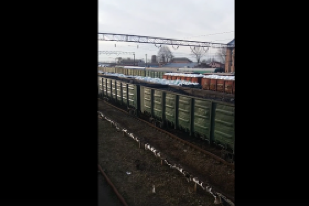 Российские поезда с углем полностью заблокировали в Конотопе: появилось первое видео