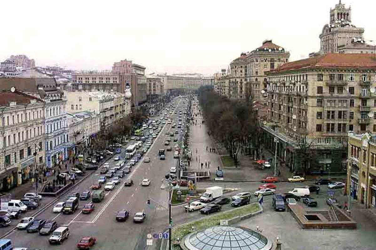 В столице на Крещатике появился первый наземный пешеходный переход В столице на Крещатике появился первый наземный пешеходный переход