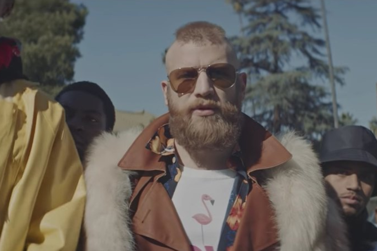 Певец Иван Дорн для своего нового клипа выбрал странный образ - появилось фото и видео Певец Иван Дорн для своего нового клипа выбрал странный образ - появилось фото и видео