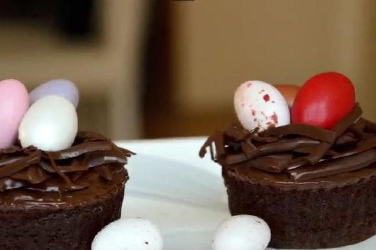 Пасхальные кексы с жидкой шоколадной начинкой