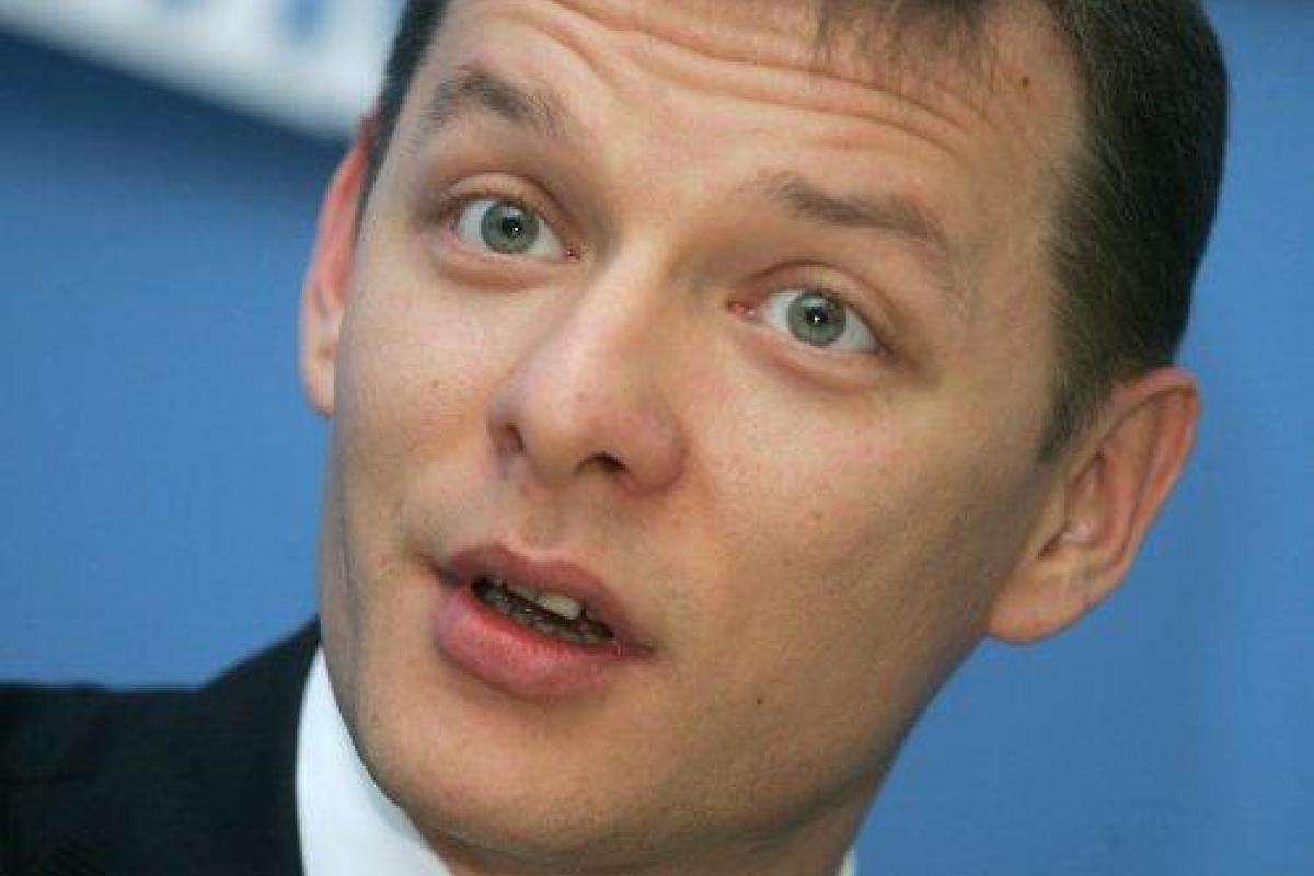 Зеленский вновь поиздевался над Ляшко: юморист показал, как политик "поднимает Украину" Зеленский вновь поиздевался над Ляшко: юморист показал, как политик "поднимает Украину"