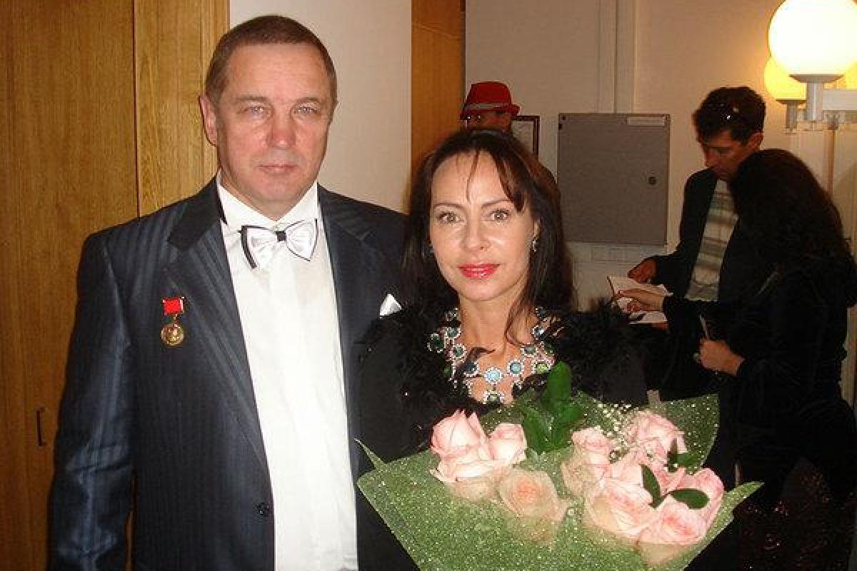 Муж звезды 90-х оказался аферистом