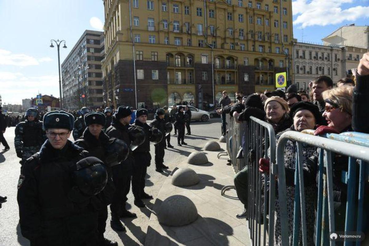 В России решили ужесточить действия правоохранителей на акциях протеста В России решили ужесточить действия правоохранителей на акциях протеста