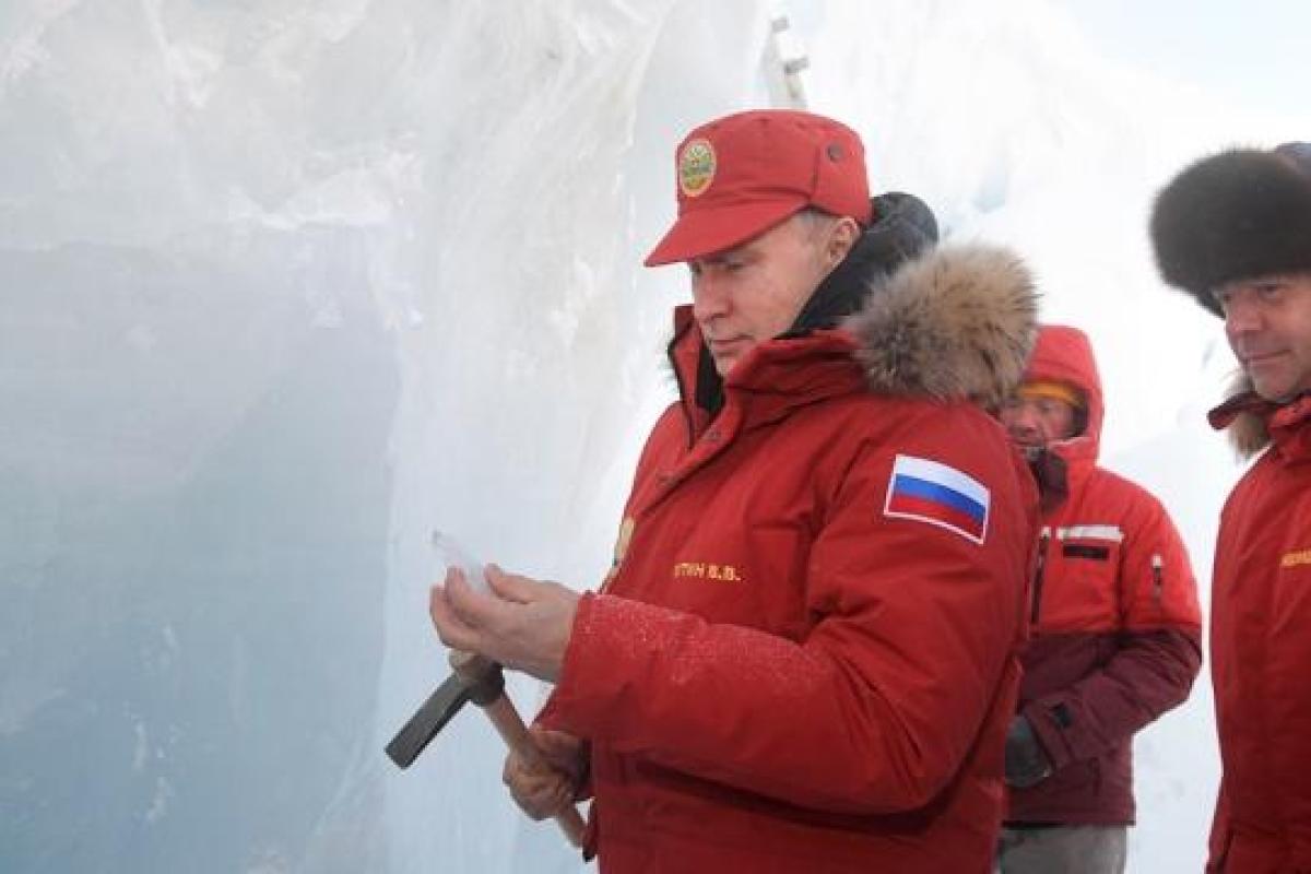 Гиркин о "ледорубе" Путине: Старый и усталый маленький человечек решил "поставить галочку" в истории своего бездарного правления