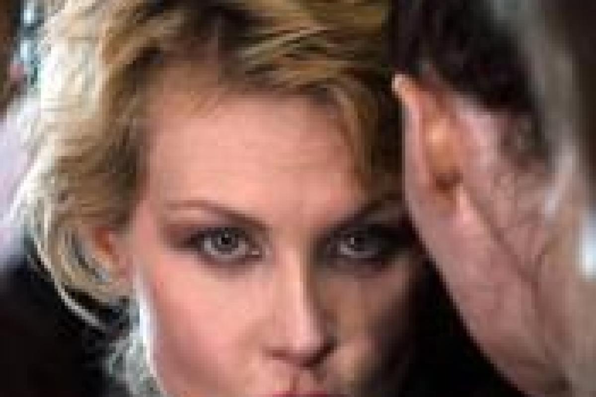 Актриса Рената Литвинова издевается над своим котом