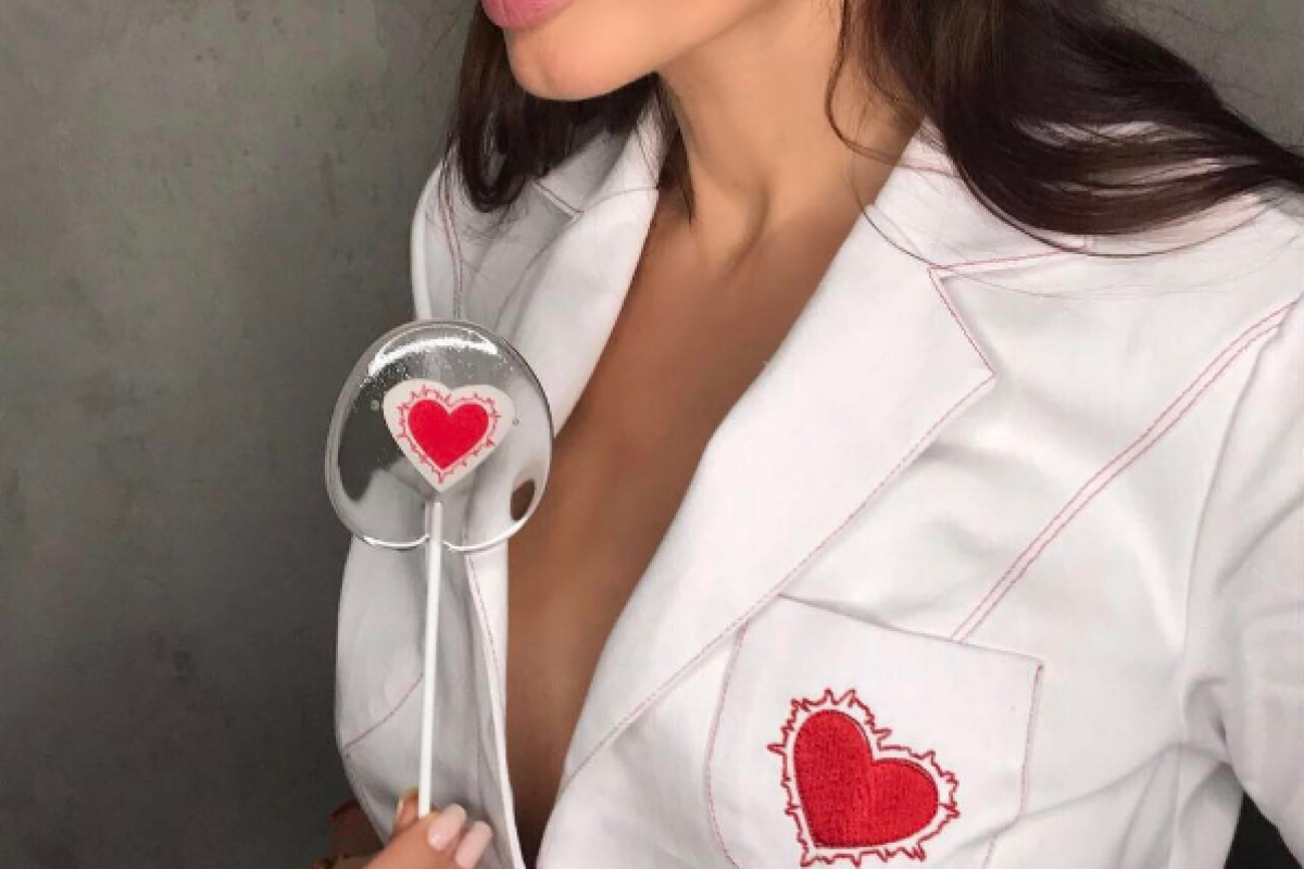 Эвелина Бледанс стала дизайнером одежды