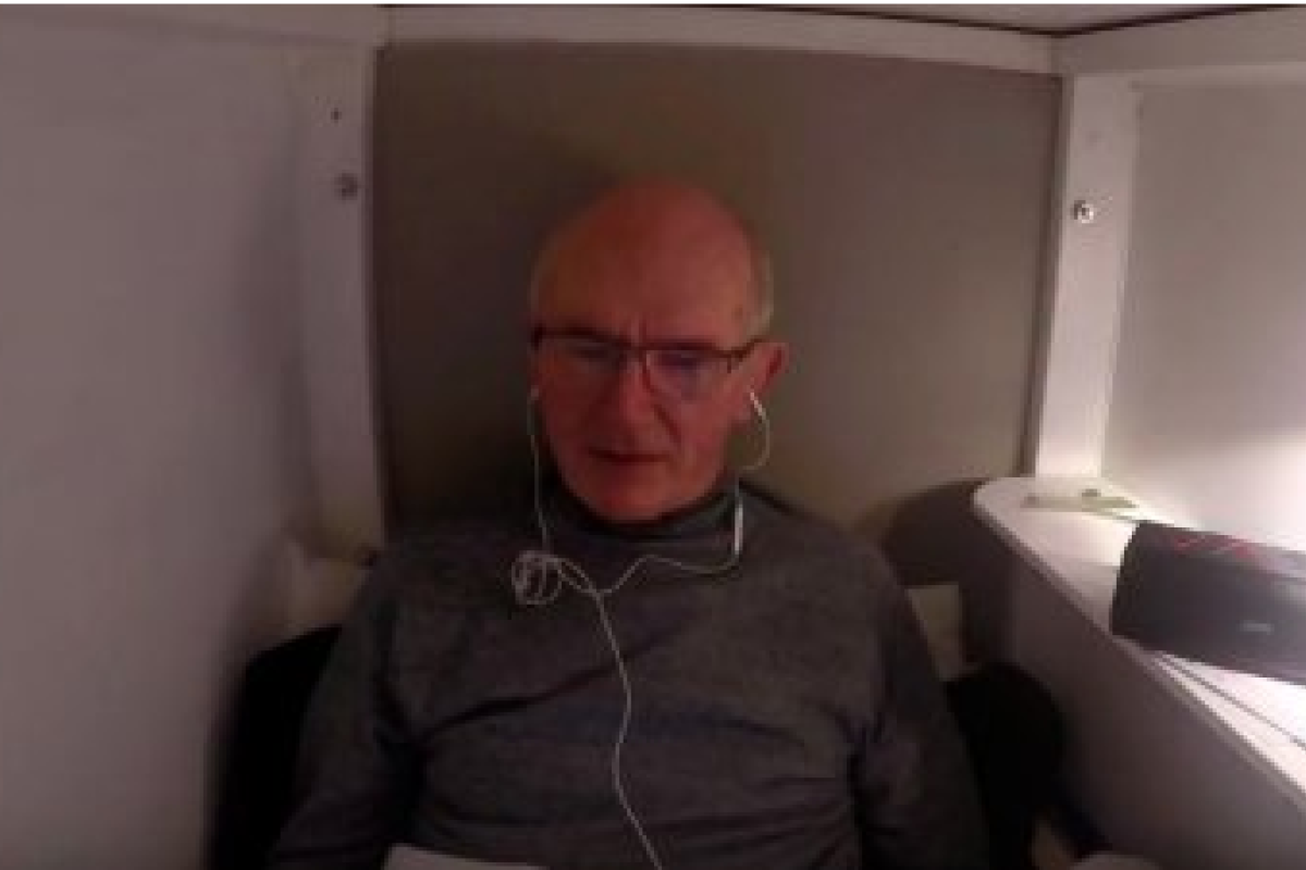 Ирландец несколько дней будет вести видеотрансляцию, находясь в гробу