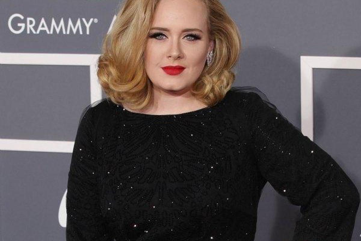 Певица Адель шокировала поклонников снимком без макияжа Певица Адель шокировала поклонников снимком без макияжа