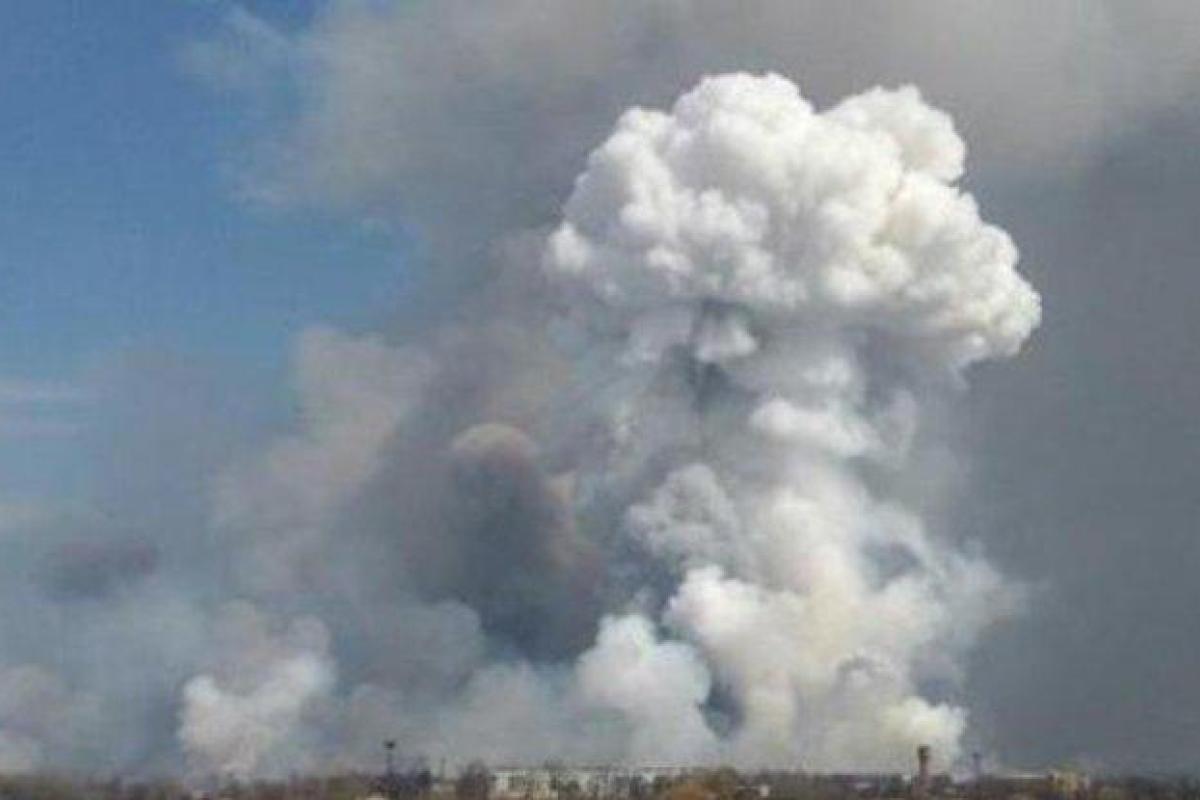 На нефтебазе в "ЛНР" гремят взрывы