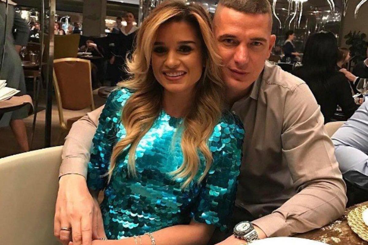 Телеведущая Ксения Бородина показала лицо младшей дочери Теоны Телеведущая Ксения Бородина показала лицо младшей дочери Теоны