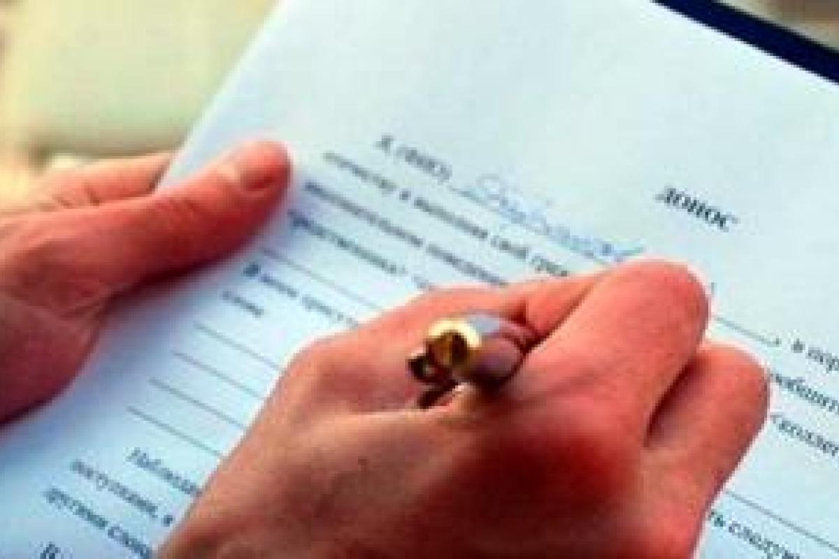 В Горловке уволили директора школы: родители пожаловались на украинскую символику в учебнике