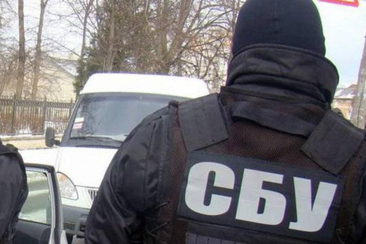 Сотрудники СБУ задержали чиновницу Пенсионного фонда за хищение двух миллионов гривен Сотрудники СБУ задержали чиновницу Пенсионного фонда за хищение двух миллионов гривен