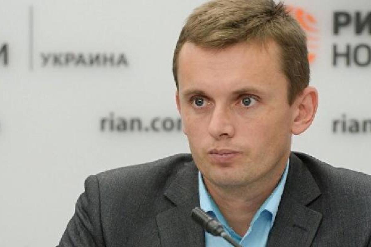 У власти еще нет определенности как по судьбе правительства, так и по Генпрокурору, - Бортник