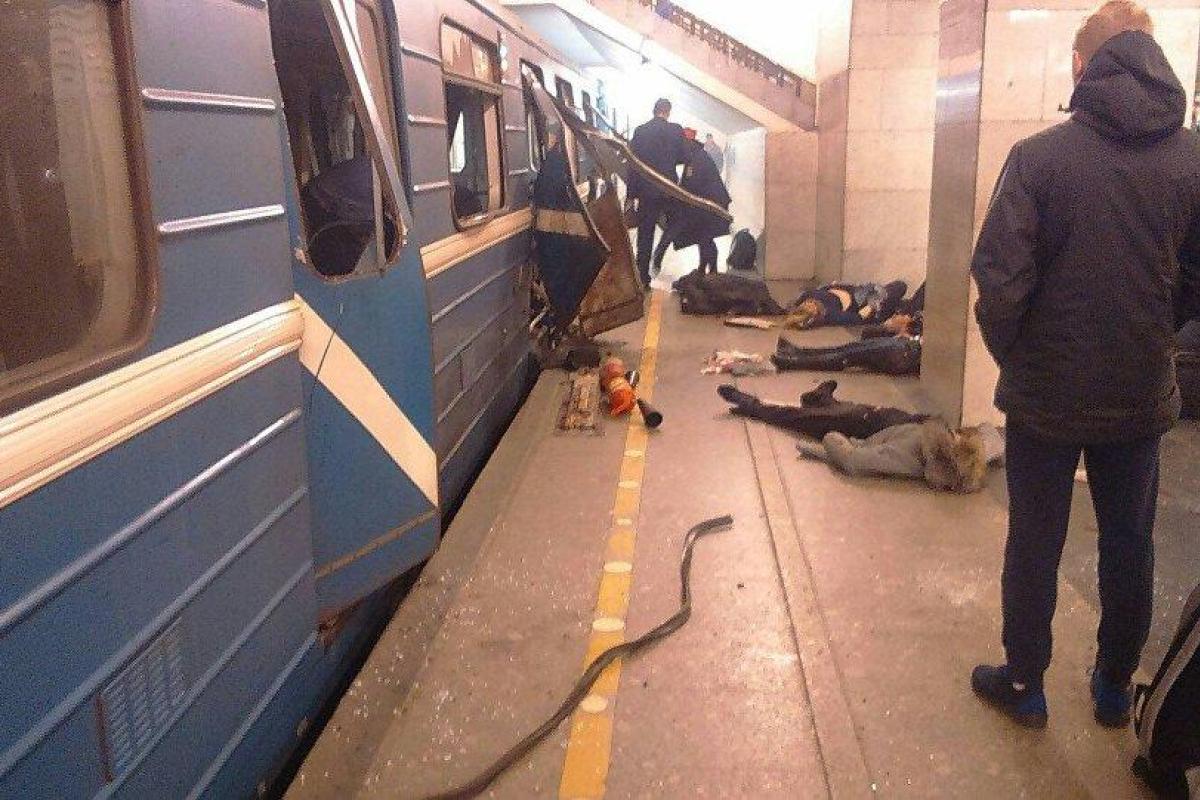 Знаменитости выражают соболезнования жертвам теракта в Санкт-Петербурге Знаменитости выражают соболезнования жертвам теракта в Санкт-Петербурге