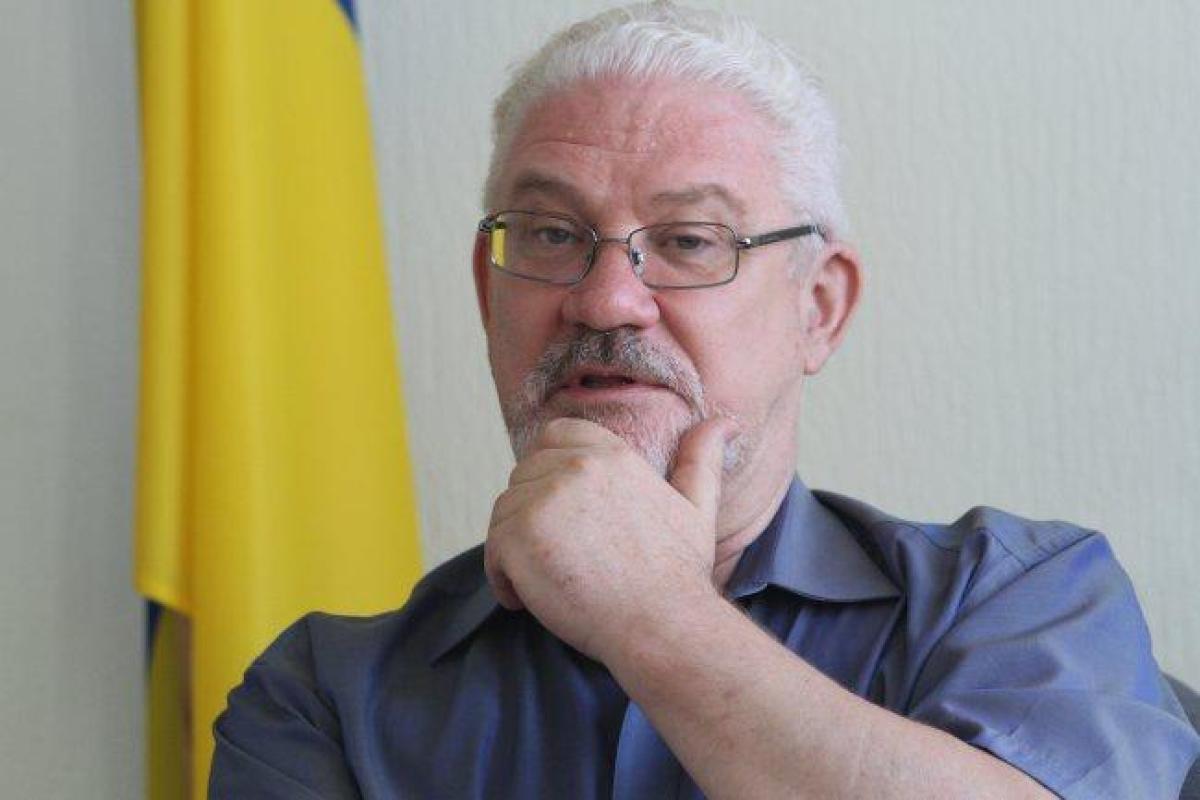 Экс-судья Шишкин: Украинцев травят цианидом, который подают с тортом "Рошен"