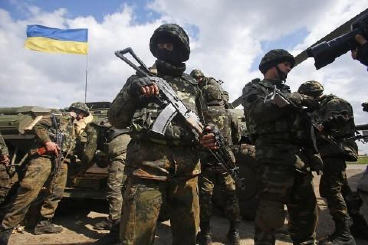 Боевики продолжают активно обстреливать позиции сил АТО: украинские бойцы получили ранения Боевики продолжают активно обстреливать позиции сил АТО: украинские бойцы получили ранения