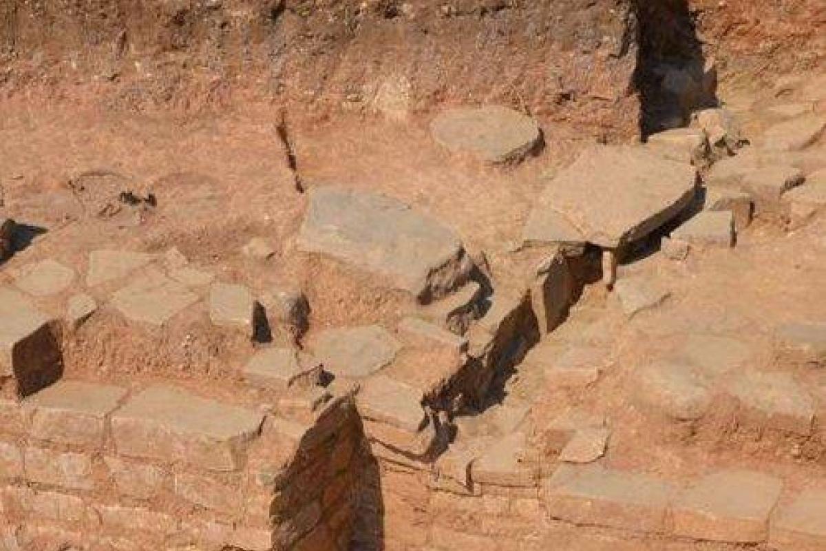 Дворцовое строение времен Древней Греции раскопали в Италии