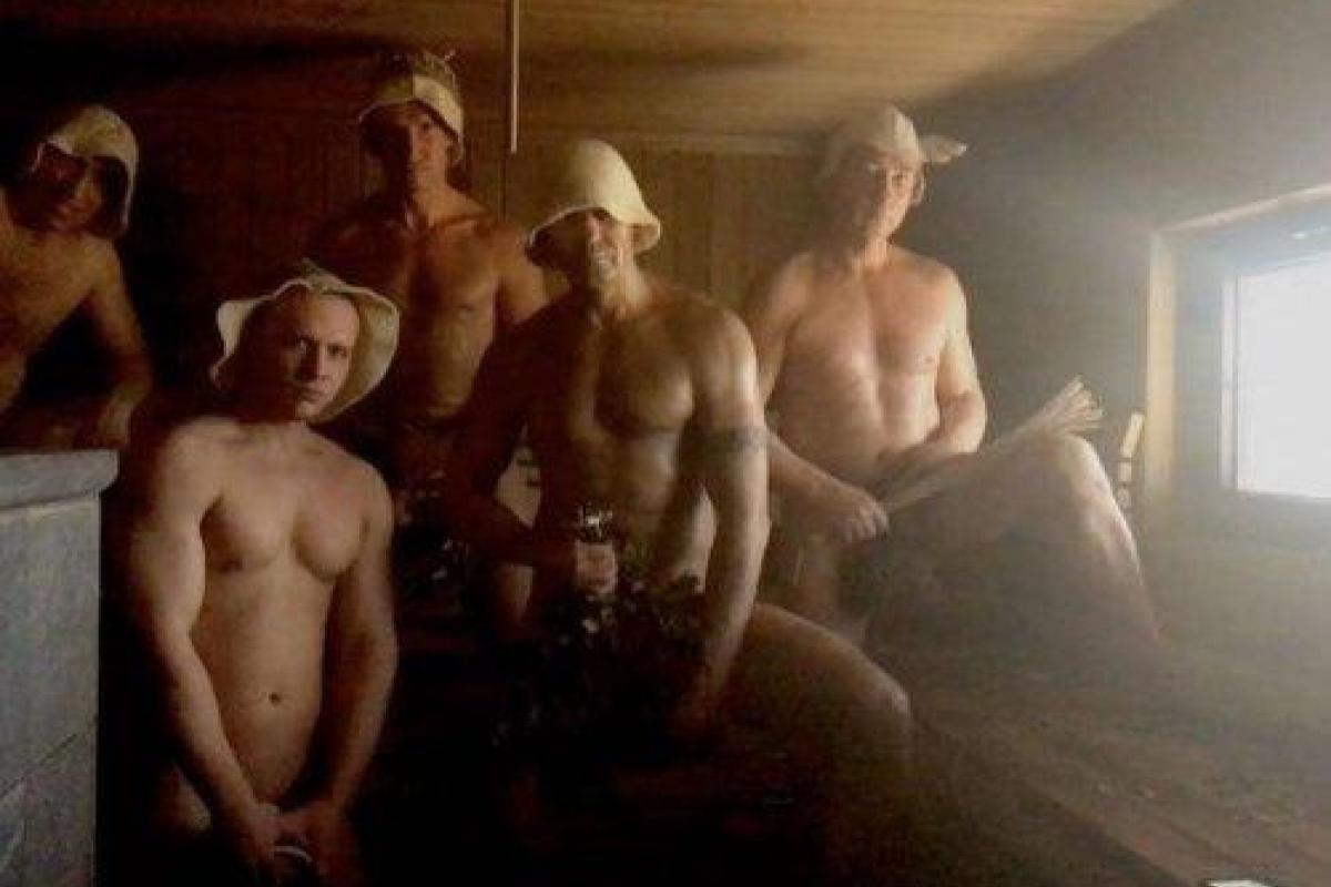 Стас Костюшкин сделал пикантную пародию на клип "Тает лед" Стас Костюшкин сделал пикантную пародию на клип "Тает лед"