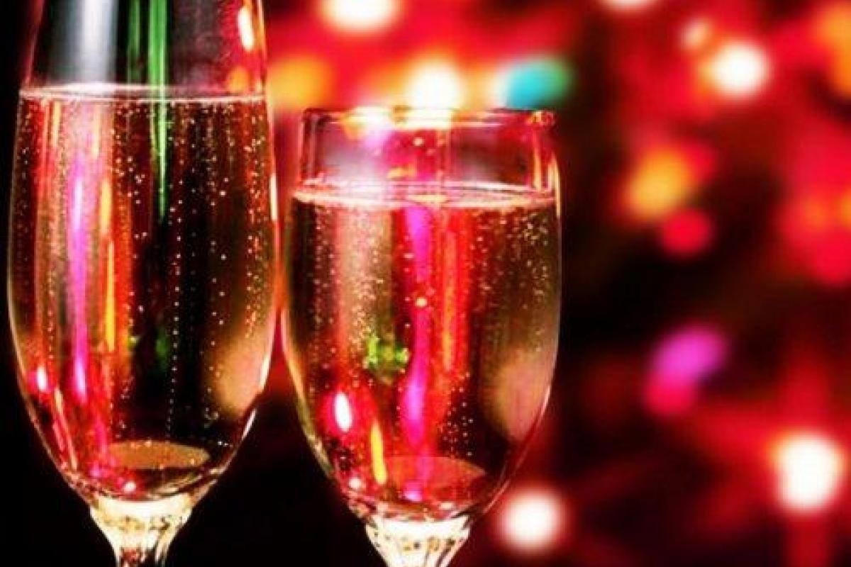 Ученые рассказали о чудодейственном свойстве одного бокала шампанского Ученые рассказали о чудодейственном свойстве одного бокала шампанского