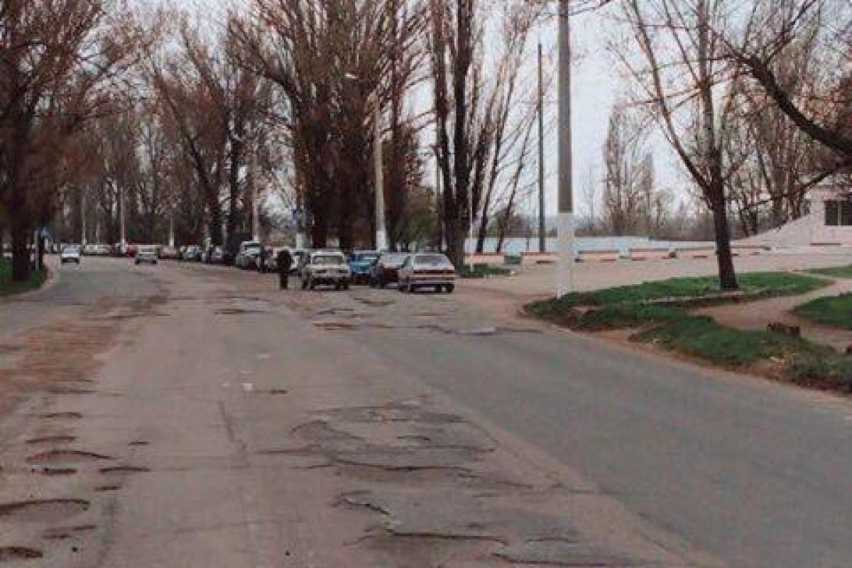 Длина очереди за бензином в Стаханове (Кадиевке) достигает 300 метров Длина очереди за бензином в Стаханове (Кадиевке) достигает 300 метров