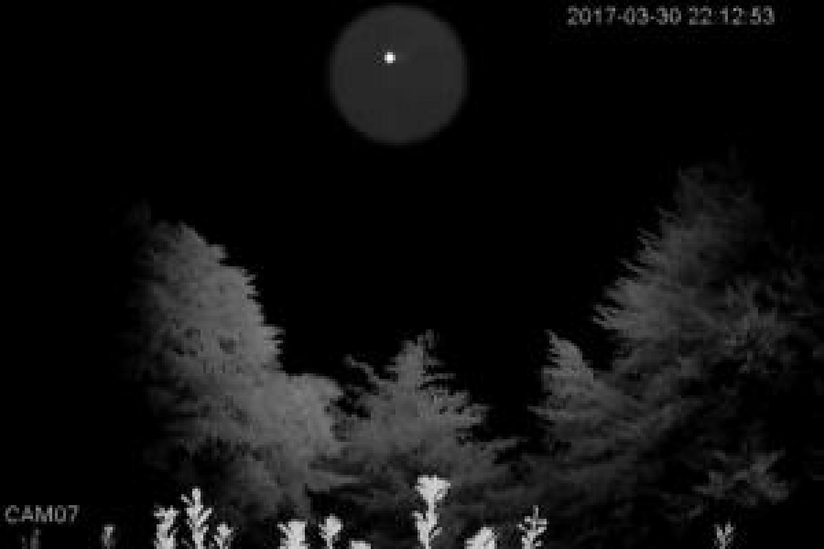 Появилось шокирующее видео, как в Новой Зеландии возле дома кружил корабль инопланетян