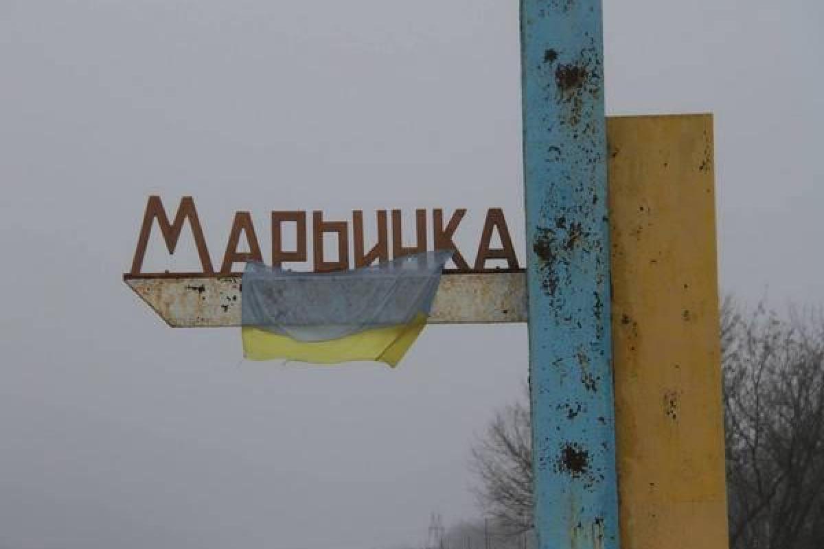 Марьинка: Прямое попадание в крышу дома, есть раненые Марьинка: Прямое попадание в крышу дома, есть раненые