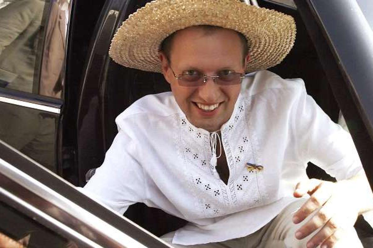 Семья Яценюка задекларировала свои миллионные доходы Семья Яценюка задекларировала свои миллионные доходы