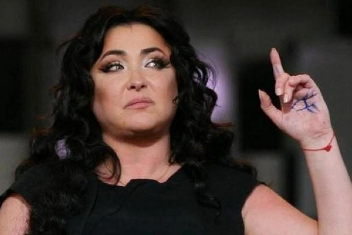 Лолиту Милявскую "сняли" с поезда в Конотопе Лолиту Милявскую "сняли" с поезда в Конотопе