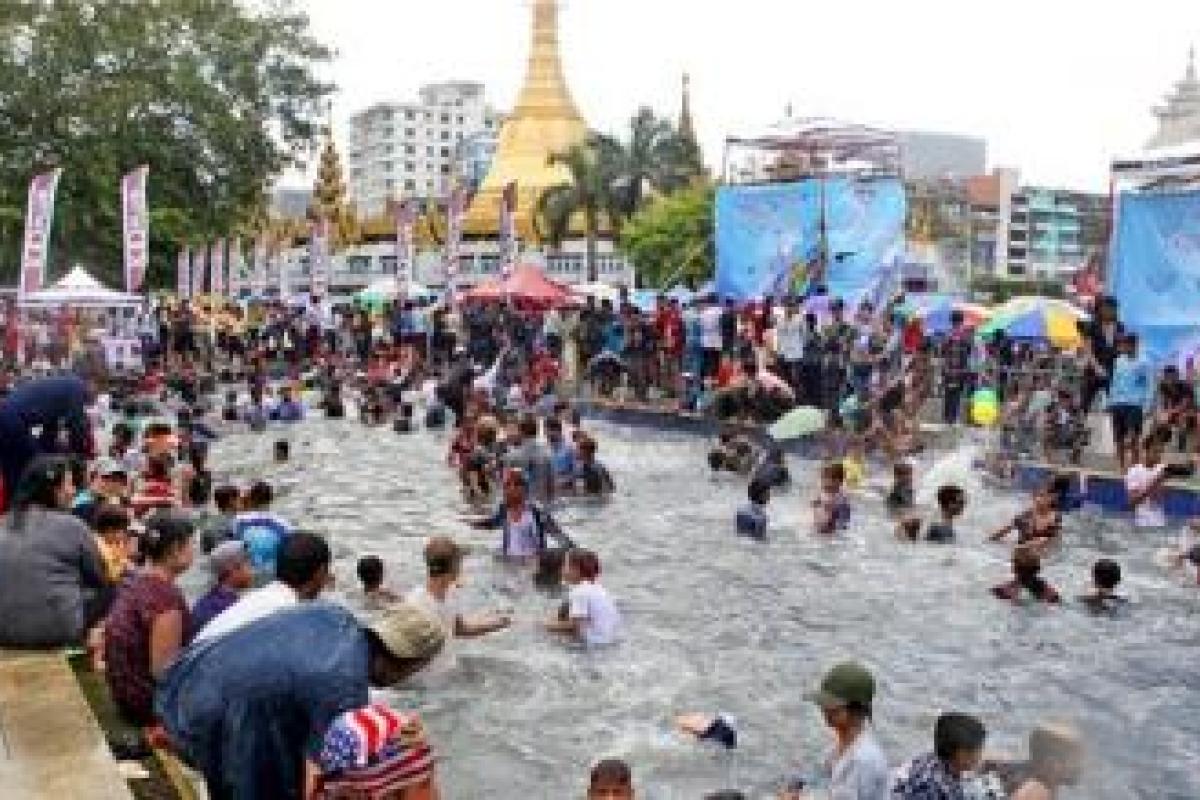 Кровавый фестиваль в Мьянме: погибли 285 человек, много раненых